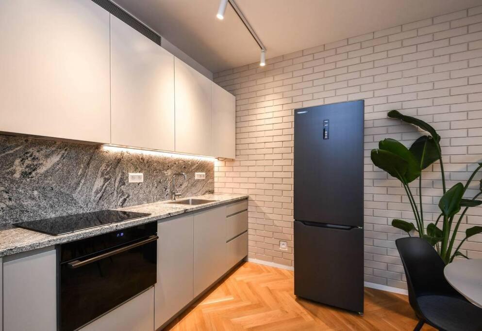 Skypark Luxury Apartment With Skyline View & Free Parking Bratislava Exterior foto