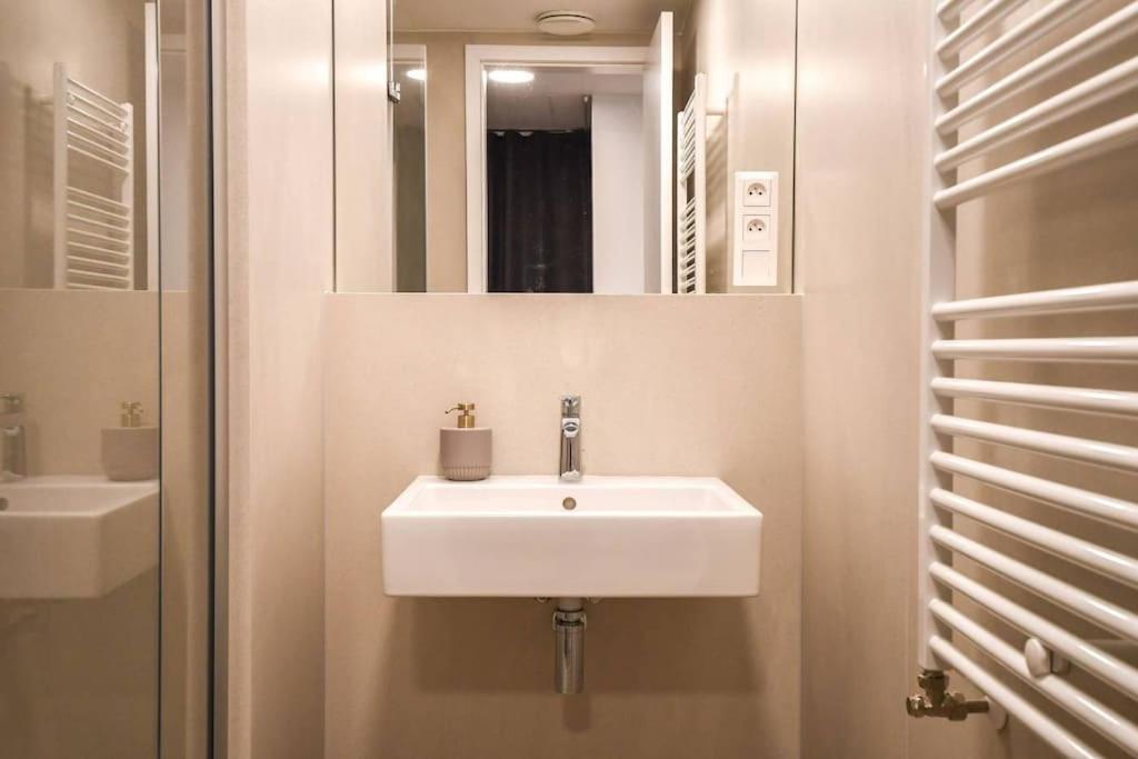 Skypark Luxury Apartment With Skyline View & Free Parking Bratislava Exterior foto