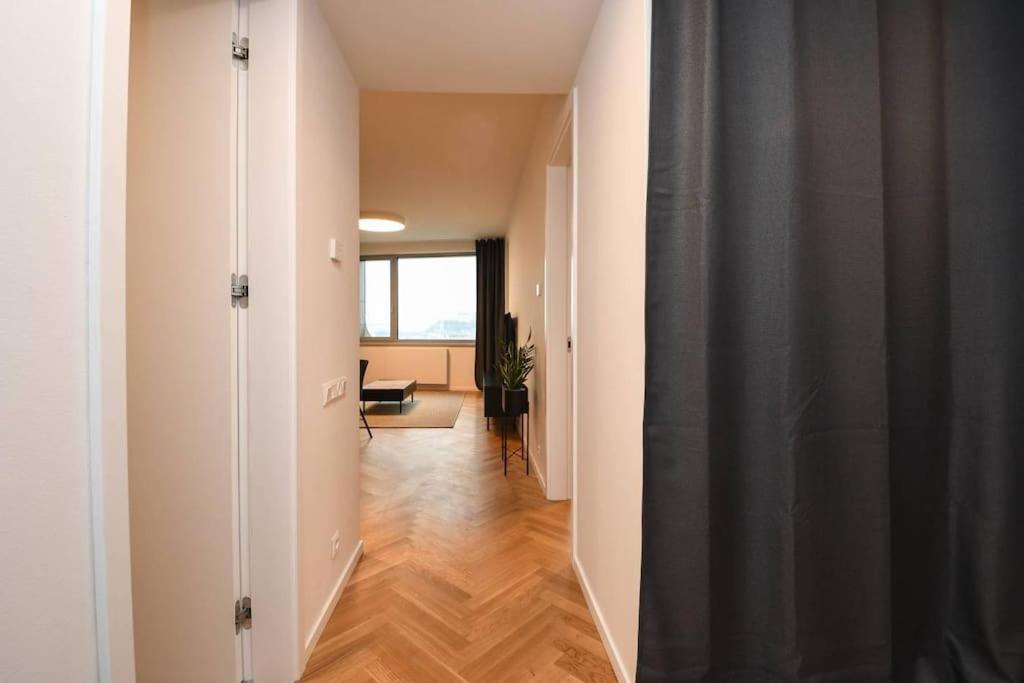 Skypark Luxury Apartment With Skyline View & Free Parking Bratislava Exterior foto