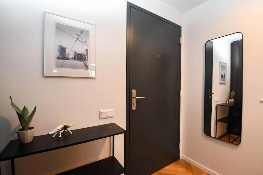 Skypark Luxury Apartment With Skyline View & Free Parking Bratislava Exterior foto