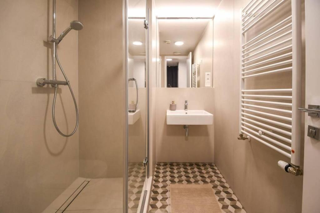 Skypark Luxury Apartment With Skyline View & Free Parking Bratislava Exterior foto