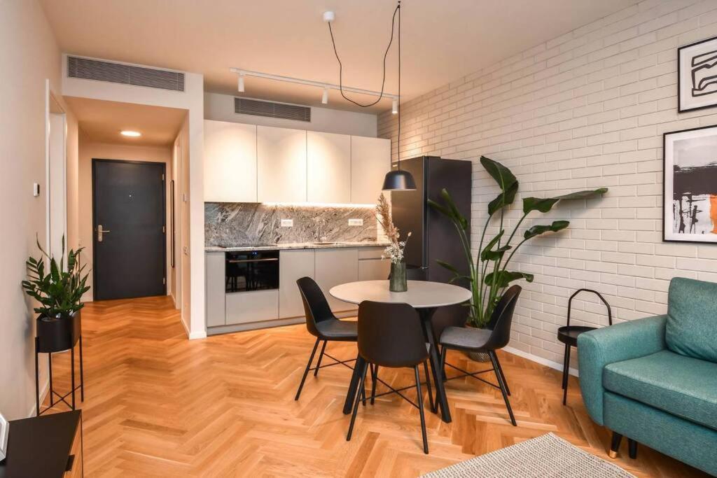 Skypark Luxury Apartment With Skyline View & Free Parking Bratislava Exterior foto