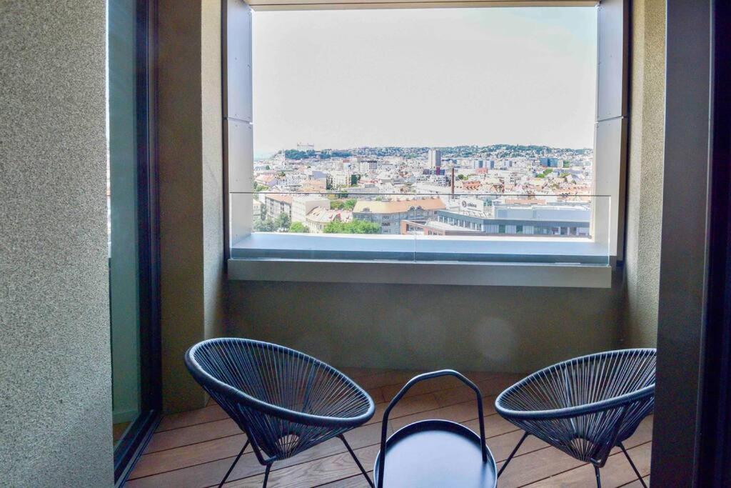 Skypark Luxury Apartment With Skyline View & Free Parking Bratislava Exterior foto